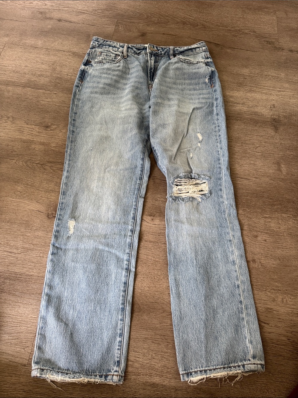 Hidden Light Wash Distressed Women’s Straight Leg Jeans